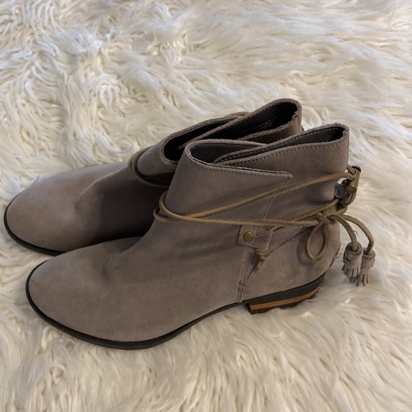 SOREL Boots size 9 BNWOT see pictures heel is 1 1/2” color gray leather upper - Picture 16 of 17